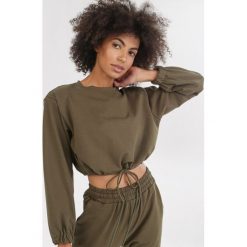 Zielona Bluza Zaehnys. Zielone bluzy damskie Born2be, s, bez wzorów, bez rękawów, bez kaptura. Za 89,99 zł.
