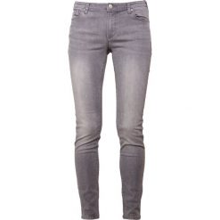 Emporio Armani Jeans Skinny Fit grigio. Szare jeansy damskie Emporio Armani, z elastanu. W wyprzedaży za 394,50 zł.