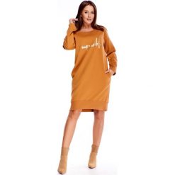Bawełniana bluza z napisami na biuście i kieszeniami brązowy. Pomarańczowe bluzy damskie N/A, xl, z napisami, z elastanu, bez kołnierzyka, bez rękawów. Za 120,36 zł.