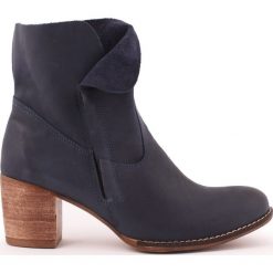 Botki - skóra naturalna - model 454 - kolor granat. Botki damskie Zapato, na wiosnę, ze skóry, eleganckie, za kostkę, na wysokim obcasie, na obcasie, na zamek. W wyprzedaży za 299,25 zł.