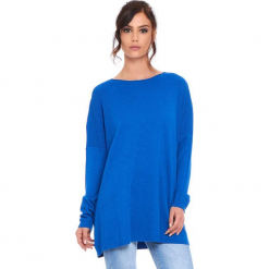 Sweter "Odile" w kolorze niebieskim. Niebieskie swetry klasyczne damskie marki Cosy Winter, s, z okrągłym kołnierzem. W wyprzedaży za 181,95 zł.