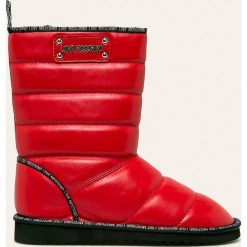 Love Moschino - Śniegowce. Czerwone śniegowce damskie Love Moschino, ze skóry ekologicznej, bez zapięcia. W wyprzedaży za 469,90 zł.