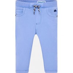 Mayoral - Spodnie dziecięce 68-98 cm. Czerwone spodnie chłopięce Mayoral, bez wzorów, z elastanu, casualowe. W wyprzedaży za 44,90 zł.