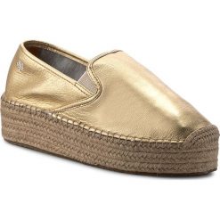 Espadryle MARC O'POLO - 703 13833801 110 Gold 171. Żółte espadryle damskie Marc O'Polo, bez wzorów, ze skóry, bez obcasa, na koturnie. W wyprzedaży za 219,00 zł.