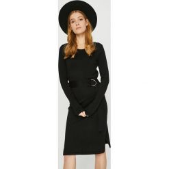 Vero Moda - Sukienka. Szare sukienki damskie dzianinowe marki Vero Moda, na co dzień, s, casualowe, z okrągłym kołnierzem, z długim rękawem, długie, midi, proste. W wyprzedaży za 139,90 zł.
