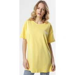 Żółty T-shirt Thoninilla. Żółte bluzki damskie Born2be, s, bez wzorów, bez kołnierzyka. W wyprzedaży za 44,99 zł.