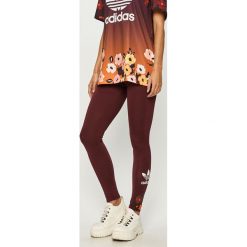 Adidas Originals - Legginsy. Brązowe spodnie damskie adidas Originals, z nadrukiem, z elastanu. Za 139,90 zł.