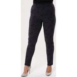 Czarne Legginsy Commending. Czarne legginsy damskie marki Born2be, xl, bez wzorów, z dzianiny. Za 29,99 zł.
