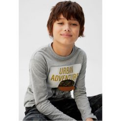 Mango Kids - Longsleeve dziecięcy PERROS 110-152 cm. Szare t-shirty chłopięce Mango Kids, z nadrukiem, z bawełny, bez rękawów. Za 45,90 zł.