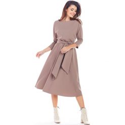 Sukienka rozkloszowana midi - s, cappuccino. Sukienki damskie e-margeritka.pl, do pracy, s, w paski, z poliesteru, eleganckie, bez kołnierzyka, z długim rękawem, długie, midi, rozkloszowane. Za 158,99 zł.