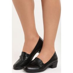 Czarne Półbuty Take Me Home. Czarne półbuty damskie skórzane marki Born2be, na niskim obcasie, na słupku. Za 79,99 zł.