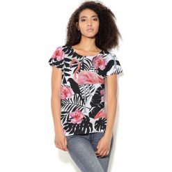 Colour Pleasure Koszulka damska CP-034 269 biało-czarna r. XL/XXL. Białe bluzki damskie marki Colour pleasure, xl. Za 70,35 zł.