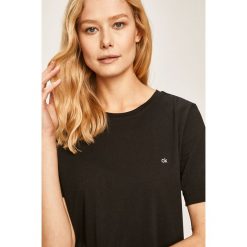 Calvin Klein - T-shirt. Białe bluzki damskie Calvin Klein, s, bez wzorów, z bawełny, z okrągłym kołnierzem. Za 129,90 zł.