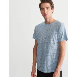 T-shirt z printem - Niebieski. Niebieskie t-shirty męskie marki Reserved, s. Za 39,99 zł.