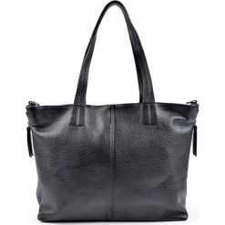 Torebka w kolorze czarnym - (S)46 x (W)28 x (G)11 cm. Czarne torebki klasyczne damskie Bestsellers bags, w paski, z materiału. W wyprzedaży za 289,95 zł.