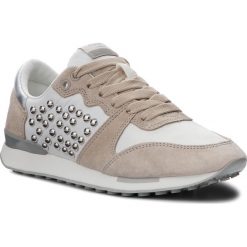 Sneakersy PEPE JEANS - Bimba Studs PLS30744 Off White 803. Brązowe półbuty damskie Pepe Jeans, na co dzień, z aplikacjami, z jeansu, bez obcasa, na płaskiej podeszwie, bez zapięcia. W wyprzedaży za 199,00 zł.