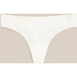 Majtki stringi - Kremowy. Białe majtki damskie Reserved, s. W wyprzedaży za 19,99 zł.