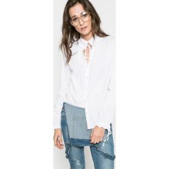 Trussardi - Koszula. Białe bluzki damskie marki Trussardi, bez wzorów, z elastanu, casualowe, z włoskim kołnierzykiem, z długim rękawem. W wyprzedaży za 649,90 zł.