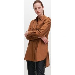 Elegancka tunika -. Tuniki damskie Reserved, bez wzorów, eleganckie, bez kołnierzyka, bez rękawów. Za 99,99 zł.