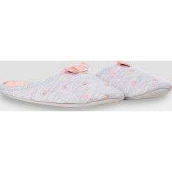 Etam - Kapcie Roller. Szare kapcie damskie marki Etam, z materiału. W wyprzedaży za 49,90 zł.