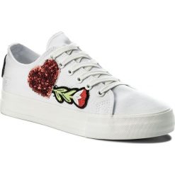 Tenisówki TAMARIS - 1-23633-20 White Valentin 135. Białe półbuty damskie Tamaris, bez wzorów, z gumy, bez zapięcia. W wyprzedaży za 129,00 zł.