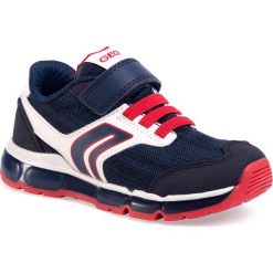 Sneakersy GEOX - J Android B. B J0244B 014BU C0735 S Navy/Red. Niebieskie trampki chłopięce Geox, bez wzorów, ze skóry ekologicznej, na rzepy. W wyprzedaży za 219,00 zł.