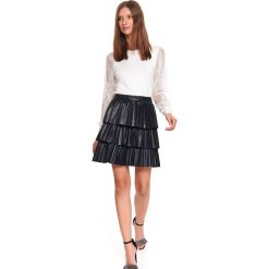 Sweter z rękawami z tkaniny plumetti. Białe swetry damskie Top Secret, na zimę, bez wzorów, z tkaniny, z długim rękawem, długie, bez kaptura. W wyprzedaży za 59,99 zł.