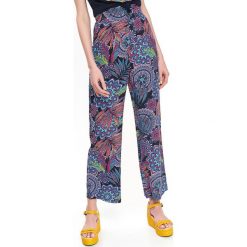 Printowane spodnie high waist. Fioletowe spodnie damskie Top Secret, na lato, bez wzorów, z tkaniny, boho, z podwyższonym stanem. W wyprzedaży za 29,99 zł.