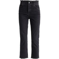 Jeansy damskie: Topshop BOUTIQUE FRAY Jeansy Straight Leg washed black