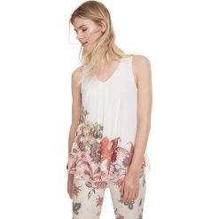 Desigual Scarlett Podkoszulek Biały. Białe podkoszulki damskie Desigual, xs, z nadrukiem, z elastanu, bez kołnierzyka. Za 274,95 zł.
