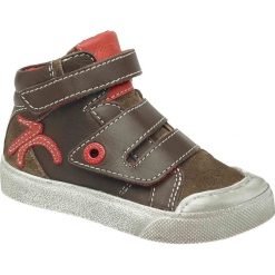 Wysokie buty sportowe ze skóry Cuddle Babe. Czerwone buty sportowe chłopięce marki Kickers, z materiału, na obcasie. Za 251,96 zł.