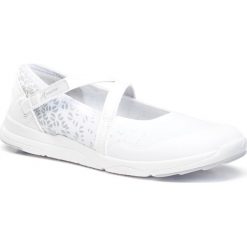 Buty do chodzenia damskie - baleriny PW 160 Br'easy białe. Białe baleriny damskie NEWFEEL, bez wzorów, z poliesteru, bez obcasa. Za 99,99 zł.