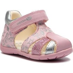 Sandały GEOX - B Elthan G. A B921QA 010AJ C0514 M Pink/Silver. Różowe sandały dziewczęce Geox, ze skóry ekologicznej, bez zapięcia. W wyprzedaży za 139,00 zł.