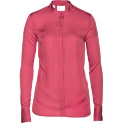 Bluzka ze stójką bonprix malinowy. Czerwone bluzki z odkrytymi ramionami bonprix, ze stójką. Za 109,99 zł.