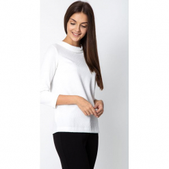 Biała strukturalna bluzka z półgolfem QUIOSQUE. Białe bluzki longsleeves QUIOSQUE, z dzianiny, klasyczne, bez kołnierzyka. Za 129,99 zł.