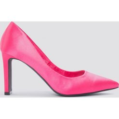 NA-KD Shoes Czółenka w szpic na słupku - Pink. Różowe buty ślubne damskie marki NA-KD Shoes, na obcasie. W wyprzedaży za 36,58 zł.