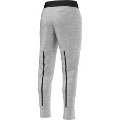 Adidas Spodnie Tappered Pant szare r. XS (AJ6343). Szare spodnie dresowe damskie Adidas, xs. Za 186,49 zł.