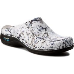 Klapki NURSING CARE - Berlin WG4AF13 Inverno/Winter. Białe klapki damskie marki Nursing Care, ze skóry. W wyprzedaży za 209,00 zł.