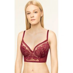 Biustonosz z fiszbiną Gossard Encore 15608. Czerwone biustonosze Gossard, bez wzorów, z elastanu. W wyprzedaży za 159,00 zł.