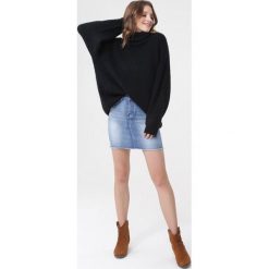 Niebieska Spódnica Embellish. Niebieskie spódniczki damskie Born2be, s, bez wzorów, z denimu, mini. Za 79,99 zł.