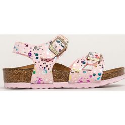 Birkenstock - Sandały dziecięce Rio. Różowe sandały dziewczęce Birkenstock, ze skóry, bez zapięcia. Za 189,90 zł.