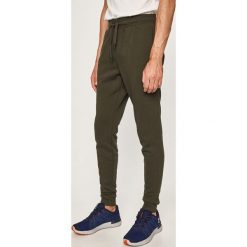 Under Armour - Spodnie. Spodnie męskie Under Armour, s, bez wzorów, z elastanu, sportowe. Za 189,90 zł.