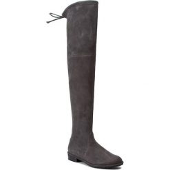 Muszkieterki STUART WEITZMAN - Lowland Slate Suede. Czarne buty zimowe damskie marki Kazar, ze skóry, przed kolano, na wysokim obcasie, na obcasie. W wyprzedaży za 2559,00 zł.