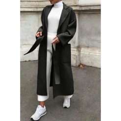 Płaszcz ZAILA BLACK. Czarne kurtki damskie Płaszcz ZAILA BLACK, s, bez wzorów, eleganckie. W wyprzedaży za 159,00 zł.