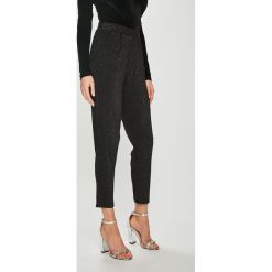 Answear - Spodnie Night Fever. Czarne spodnie damskie ANSWEAR, s, bez wzorów, z elastanu, eleganckie. W wyprzedaży za 39,90 zł.