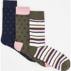 Skarpety 3 pack - Khaki. Zielone skarpetki męskie marki Hummel, z bawełny. Za 24,99 zł.