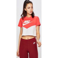 Nike - Top. Czerwone topy damskie Nike, s, z nadrukiem, z bawełny, z okrągłym kołnierzem. Za 159,90 zł.