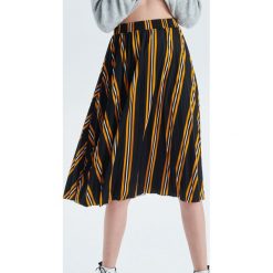 Plisowana spódnica midi - Żółty. Żółte spódniczki damskie Cropp, s, bez wzorów, midi. W wyprzedaży za 39,99 zł.