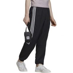 Spodnie adidas Originals woven track ED6097. Spodnie męskie Adidas, m, w paski, z tkaniny. Za 249,00 zł.