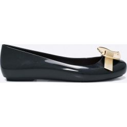 Melissa - Baleriny Anglomania by Vivienne Westwood. Czarne baleriny damskie marki Melissa, z kauczuku. W wyprzedaży za 379,90 zł.
